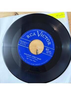 Hal Lone Pine-Gonna Build a Fence around You/One Poor Lonely Heart 45rpm VG+ R17